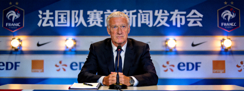 法国队主教练德尚出席赛前新闻发布会